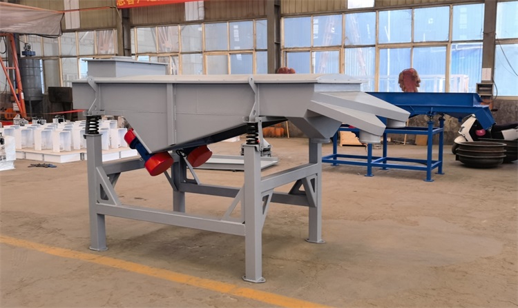 直線振動篩選型指南:7大核心要素解析與行業(yè)應(yīng)用全攻略