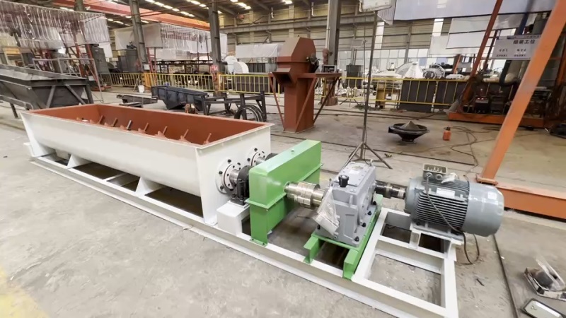 客戶定制雙軸攪拌螺旋輸送機(jī)1臺